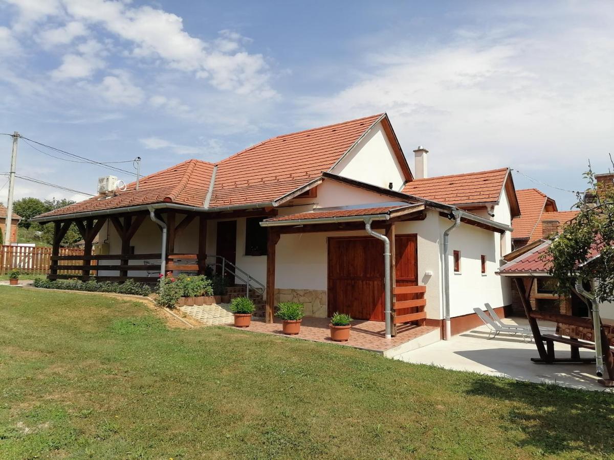 8888 Apartmanház Lispeszentadorjan Exterior foto