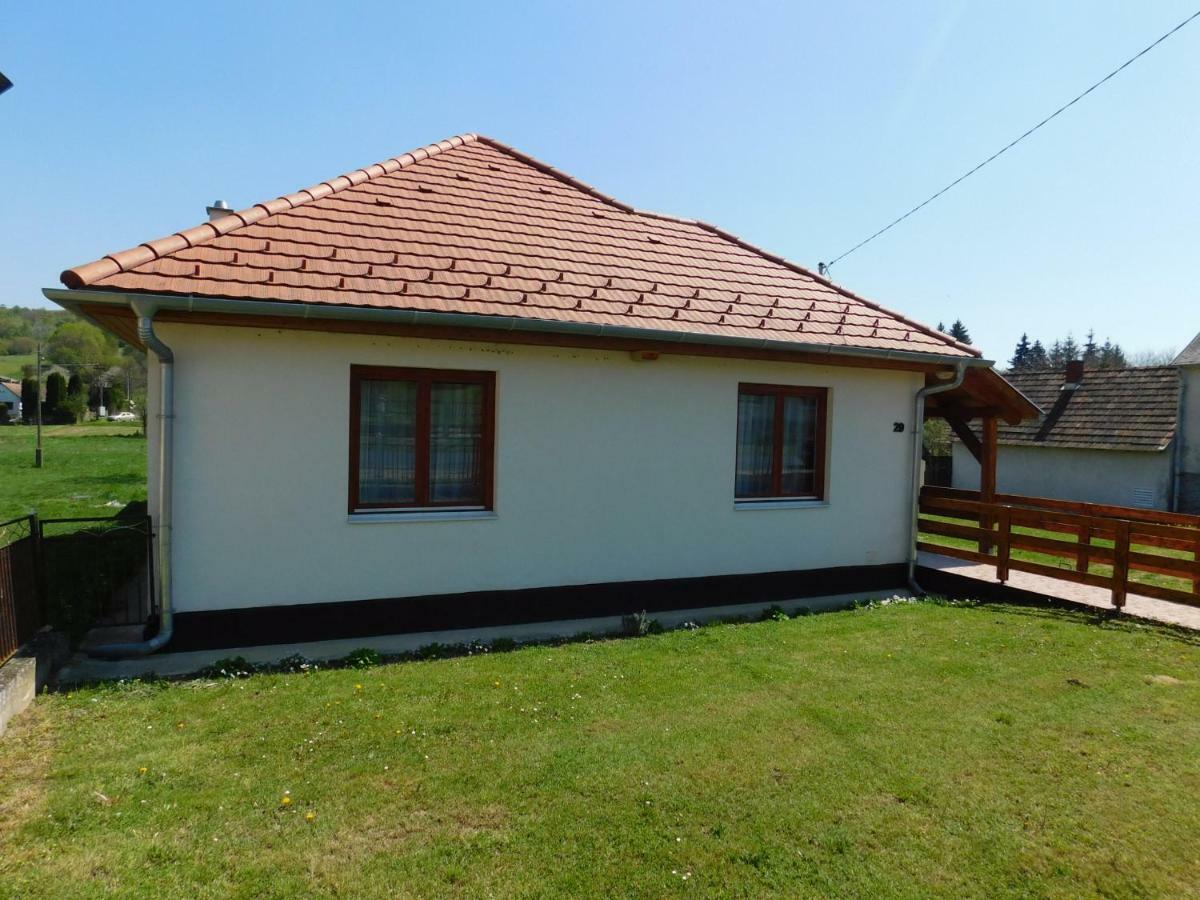 8888 Apartmanház Lispeszentadorjan Exterior foto